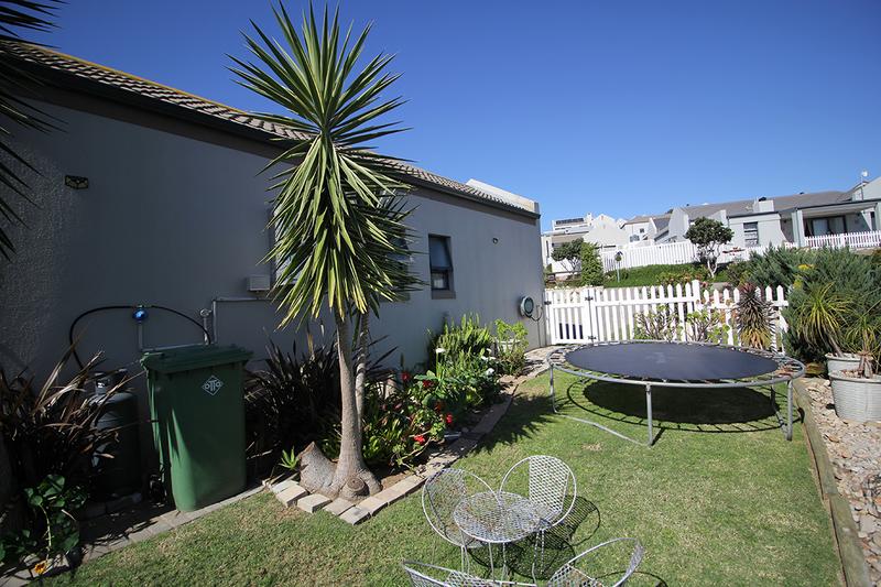 2 Bedroom Property for Sale in Reebok Western Cape